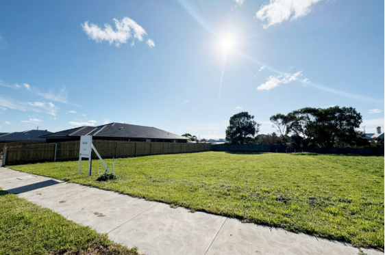 How Does Land In Warrnambool Compare To Other Coastal Towns?